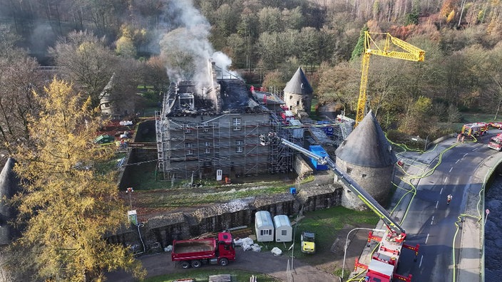 Drohnenaufnahmen nach dem Brand an Schloss Hardenberg