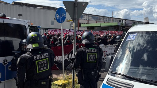 Polizeieinsatz wegen Versammlung vor der Deutz AG