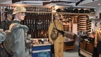 Arsenal mutmaßlicher Kriegswaffen