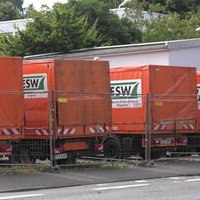 Vier ESW Wagen stehen in einer Reihe