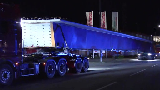 Schwertransport der Bruecke Waldeckstrasse