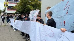 Schüler demonstrieren vor Cuno-Berufskolleg in Hagen