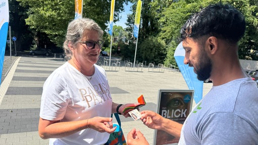 Ausweiskontrolle im Freibad Bochum-Werne