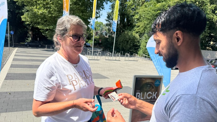 Ausweiskontrolle im Freibad Bochum-Werne