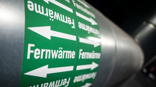 Fernwärme-Rohr mit der Aufschrift "Fernwärme"