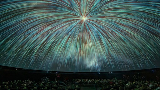 Grün-Blaue Lightshow in der Kuppel des Planetarium Bochum