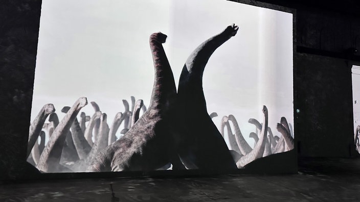 25 Meter große Sauropoden-Bullen kämpfen miteinander und schlagen mit ihren Hälsen gegeneinander
