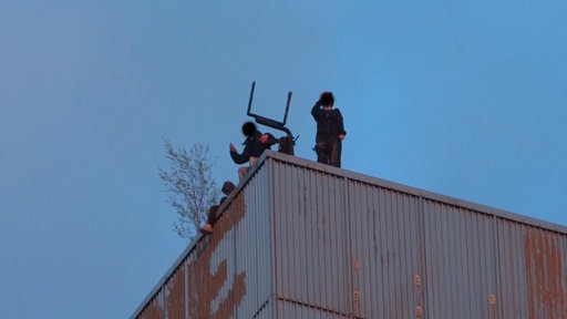 Drei junge Erwachsene in Dortmund einen Großeinsatz von Feuerwehr und Polizei ausgelöst.