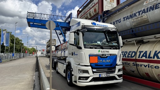 Ein LKW auf dem Gelände der Köppen GmbH