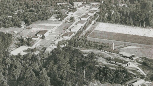 schwarz-weiß Foto des damaligen Duisburger Kinderdorfs 