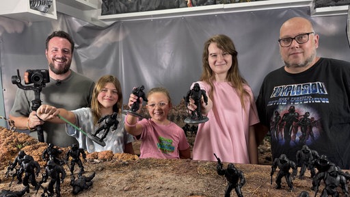 Gruppenbild von Filmemacher Martin Lukas, den Mädchen Maja, Nele und Linchen und Thomas Mielke vom Runden Tisch Marxloh