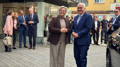 Hattingens Bürgermeisterin Melanie Witte-Lonsing begrüßt Bundespräsident Frank-Walter Steinmeier