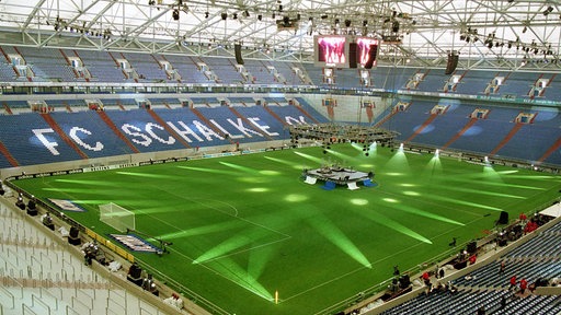 Die Schalke-Arena am Eröffnungstag 13.08.2001