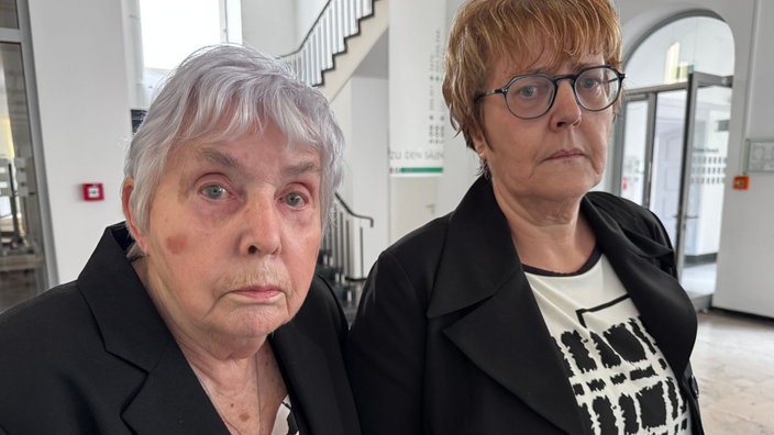 Opfer des Sparkasseneinbruchs und ihre Tochter