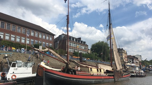 Traditionelle Schiffe beim Ruhrorter Hafenfest 
