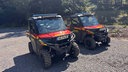 Zwei schwarz-rote Feuerwehr-Quads mit geländetauglichen Reifen und Hagener Kennzeichen.