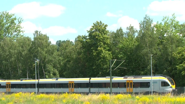 Ein stehender Zug der Eurobahn