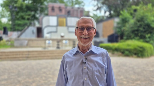 Mit 90 noch im Rampenlicht: Werner Waegener ist seit 90 Jahren ehrenamtlich an Waldbühne Hamm