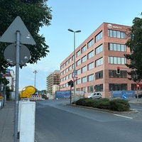 Absperrungen an der Straße zur neuen Polizeihochschule