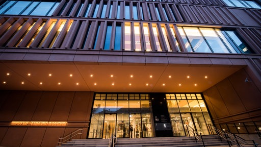 Eine Außenaufnahme der Fassade des Justizzentrum Bochum