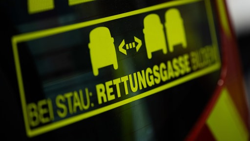 Rettungsgassen-Schild