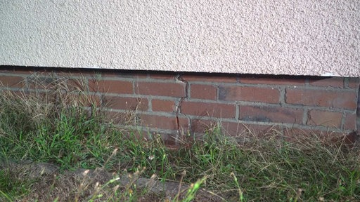 Mehrfamilienhaus in Bergkamen musste nach zahlreichen Rissen in der Fassade geräumt werden