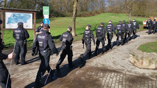 Polizisten suchen am Kemnader See nach der vermissten Anita S.