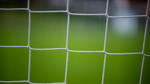 Das Netz eines Fußballtores in Nahaufnahme