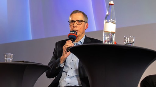 Der Gelsenkirchener Sparkassen-Chef Michael Klotz beim WDR Loklzeit Stadtgespräch