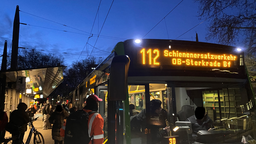 Personen nutzen die Ersatzbusse in Oberhausen.