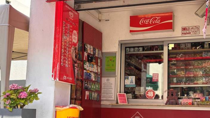 Eine bunte Kiosktheke