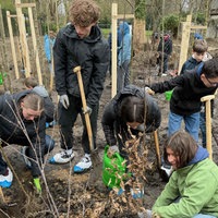 Schüler vom Märkischen Gymnasium in Bochum engagieren sich für den Tiny Forest.