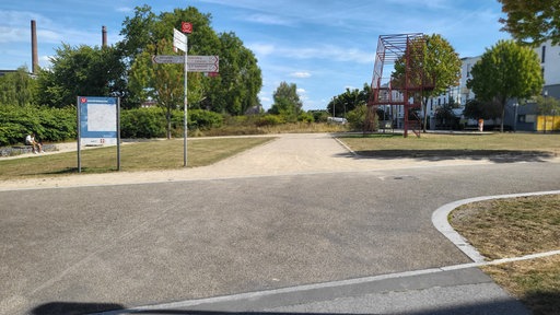 Ein Radweg mit Schild