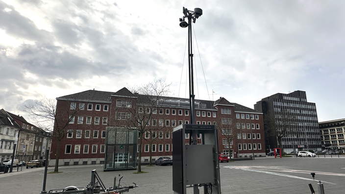 Der mobile Überwachungsturm in Gelsenkirchn ist mit Kameras und verschiedenen Sensoren ausgestattet.