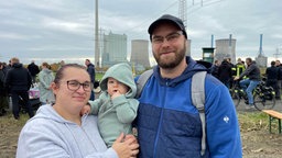 Familie Große-Drenkpohl, im Hintergrund das Gersteinwerk - noch mit Kamin