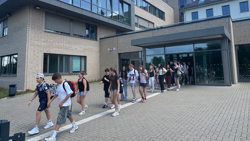 Schüler auf dem Heimweg von der Schule 