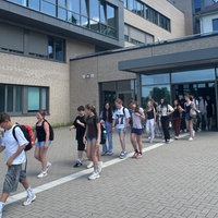 Schüler auf dem Heimweg von der Schule 