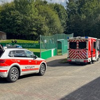 Rettungsdienstfahrzeuge auf dem Schulhof der Gesamtschule Wenden