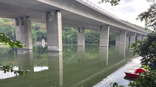 Brücke im Wasser 