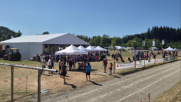 portlerinnen und Sportler beim Gillerberg-Turnfest