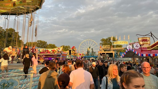 Hüstener Kirmes ist wie jedes Jahr gut besucht