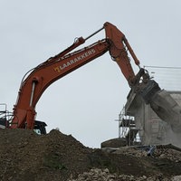 Bagger bei der A45-Brückensprengung