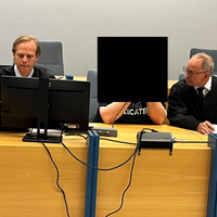 Drei Männer im Gericht