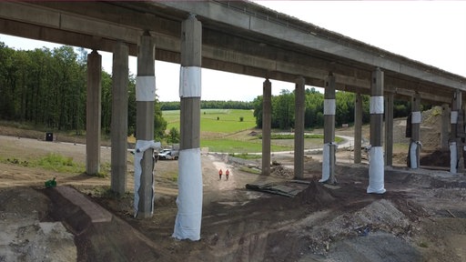 Talbrücke Ottfingen von unten