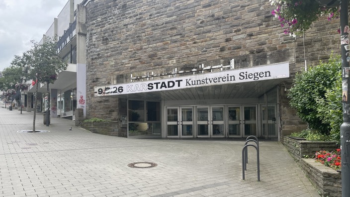 Eingang des alten Karstadt-Gebäudes
