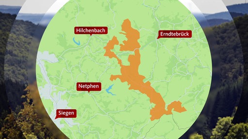 In einem runden Kreis wird grafisch eine Landkarte visualisiert, in der sich die Orte Siegen, Netphen Hilchenbach und Erndtebrück befinden. Inmitten dieser Karte ist ein Teil orange gekennzeichnet.