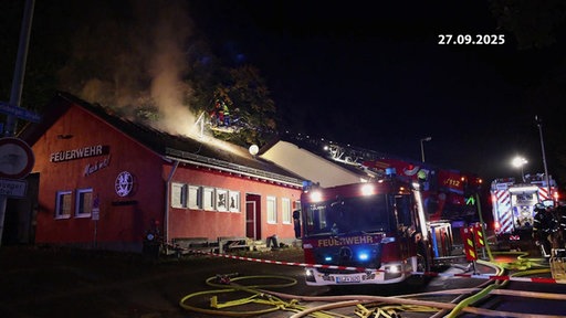 Die Feuerwehr bei dem Brand im September 2025
