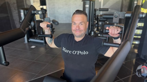 Ein Mann beim Sport.