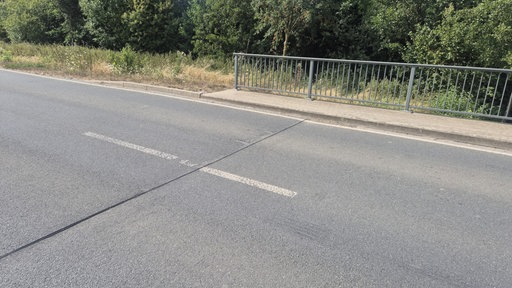 Abgesackte Brücke auf der K18 bei Werl-Büderich
