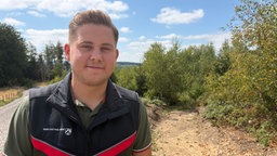 Moritz Bossong lächelt in die Kamera